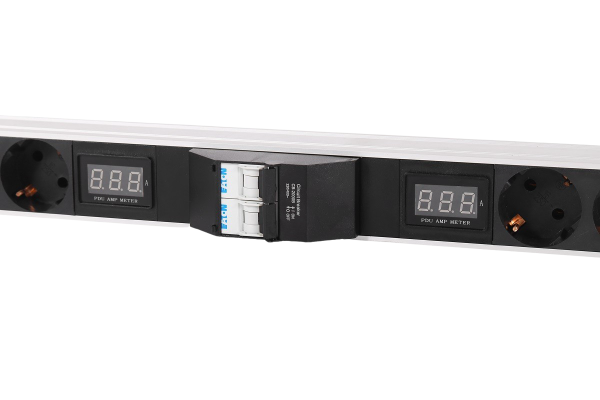 Верт блок розеток Rem-32, 2 контура по 1×16А, авт, инд, 8S, 4C19, 1420мм, колодка