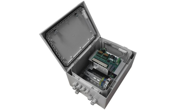 Коммутатор TFortis PSW-2G8F+Box